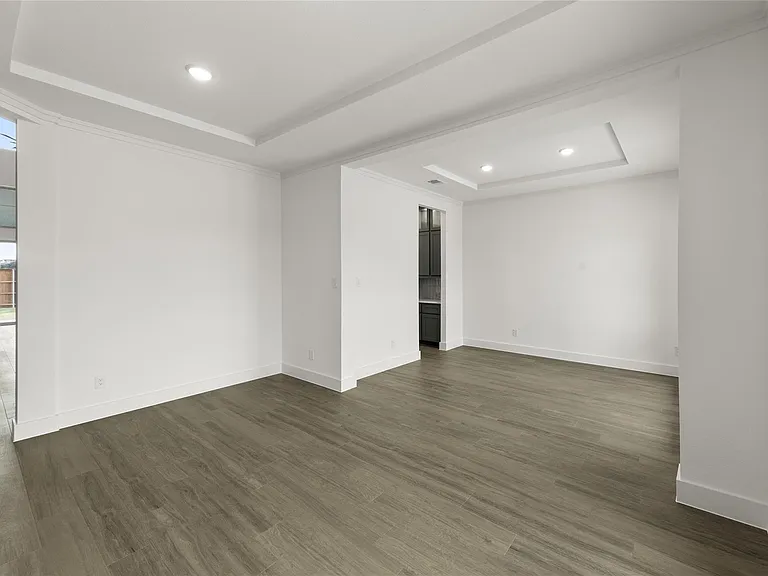 1320 Villanova Ln — Photo 6