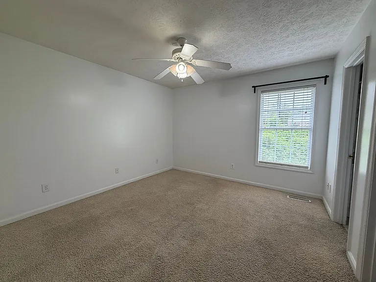 1477 N Donahue Dr #3901 — Photo 12
