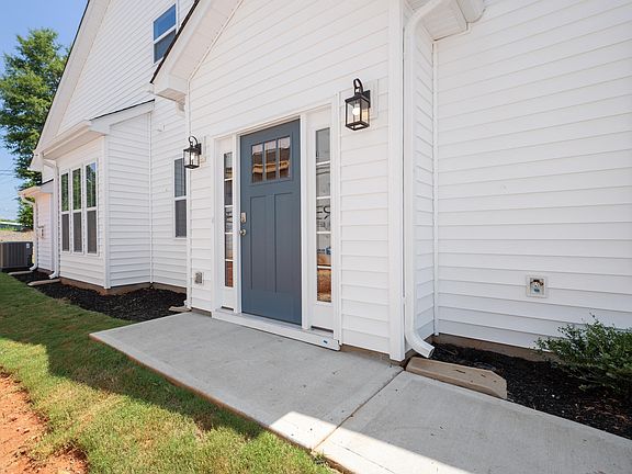 3rd image of 1524 Shallons Ct