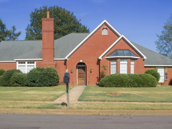 1430 Orleans Pl, Tupelo, MS 38801