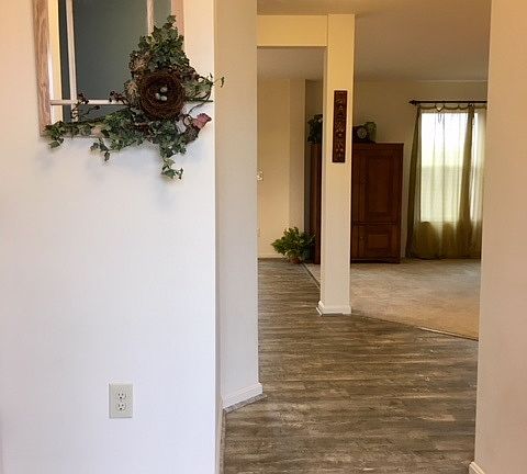 3rd image of 10137 Meadow Glen Dr