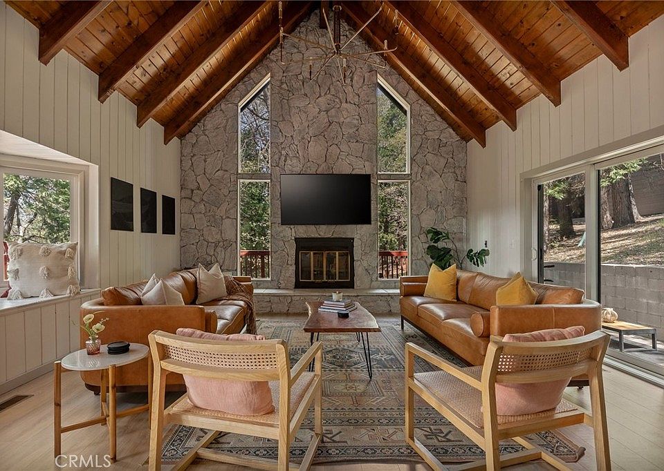 1st image of 373 Summit Rd