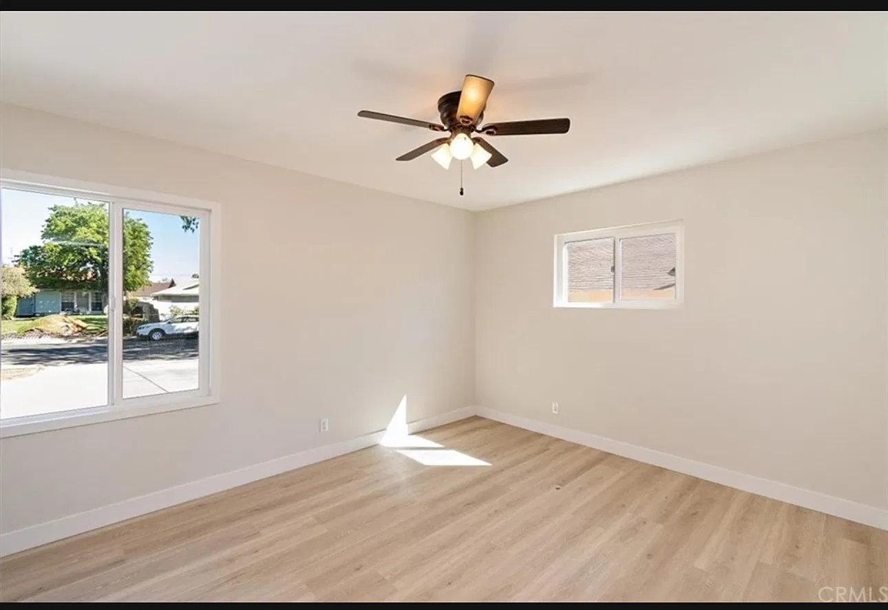2423 Lennox St — Photo 2