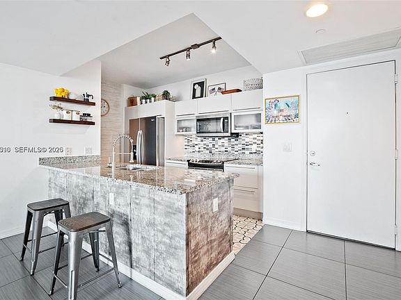 4th image of 951 Brickell Ave APT 3207