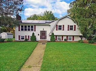 18 Old Wood Rd, Framingham, MA 01701