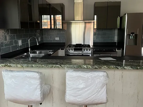 1044 Swift Rd #2A, Glen Ellyn, IL 60137