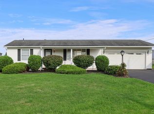 6888 Hearthstone Ln, Liverpool, NY 13088