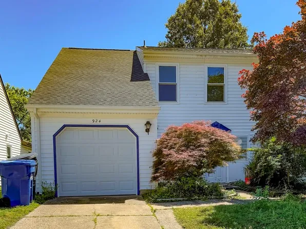 924 Daniel Maloney Dr, Virginia Beach, VA 23464