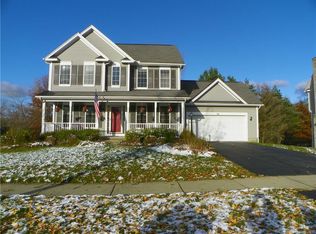 33 Brigham Cir, Honeoye Falls, NY 14472