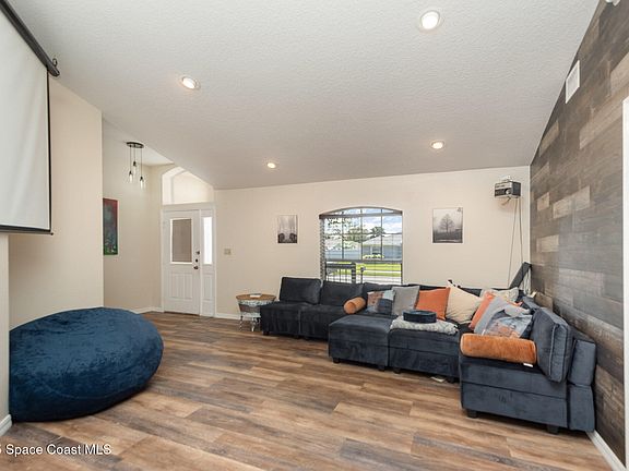4th image of 2526 Katherine Ct
