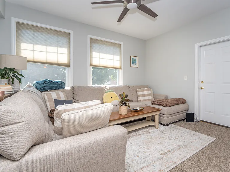 110 Maple Pl #8 — Photo 8