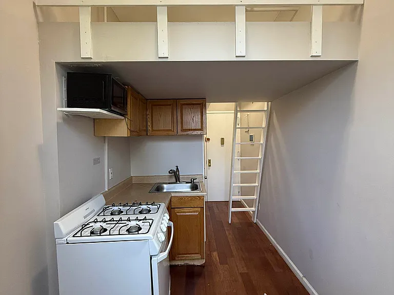 71 W 71st St #2E — Photo 2