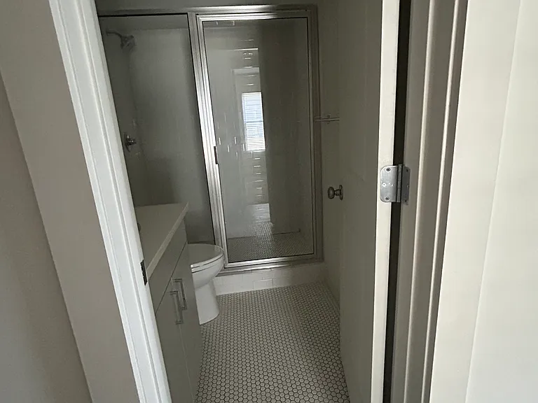 2521 Caldwell Ave S #A — Photo 6