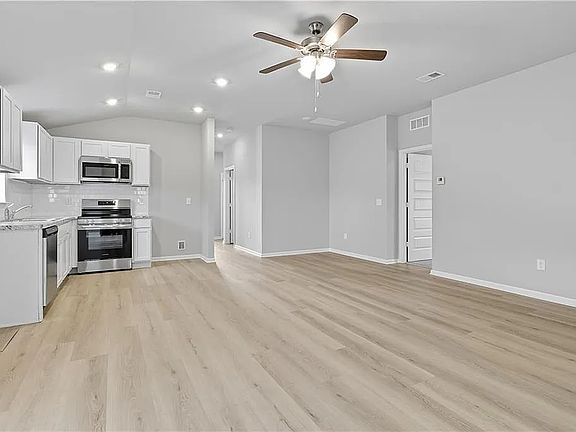 4th image of 20369 W 194th St