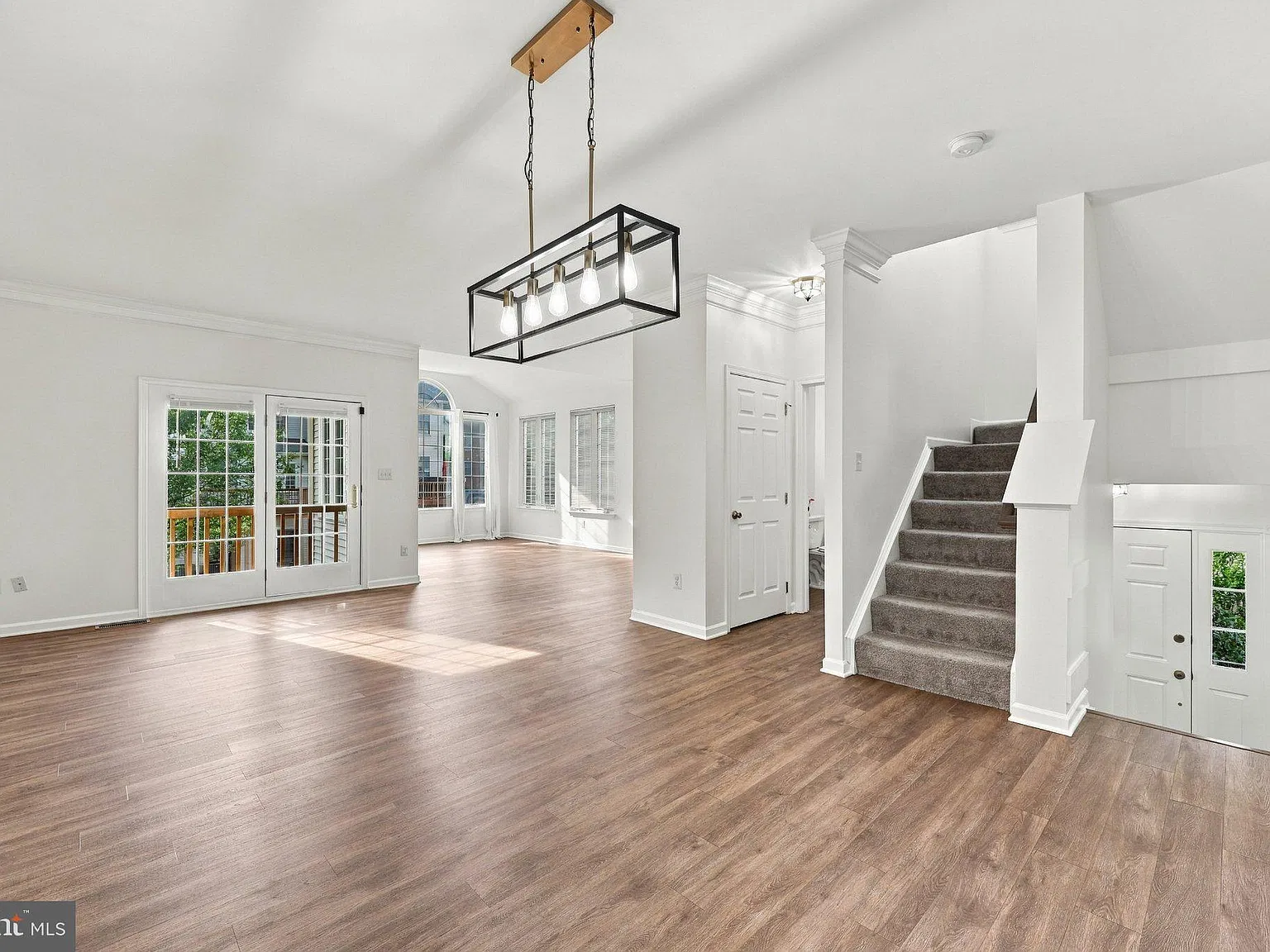 3 bed, 2.5 bath, 2394 sqft, $3,300 — Photo 4