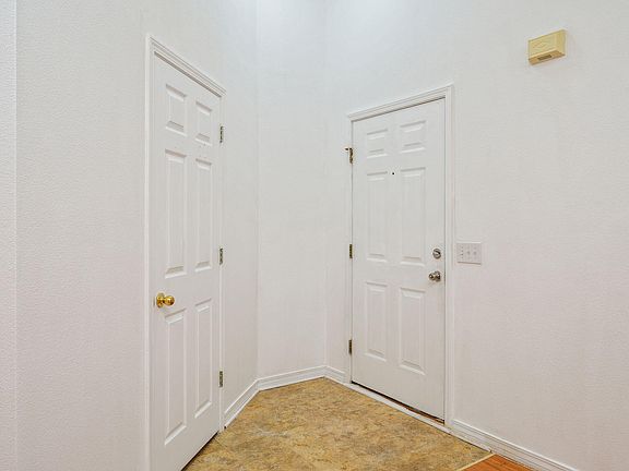 4th image of 6730 High Knoll Ct