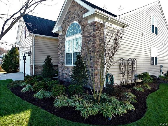 3rd image of 22976 Surry Ln