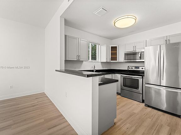 4th image of 652 NE 63rd St APT 306