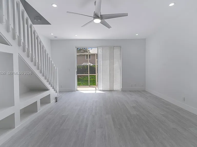 2098 Madeira Dr — Photo 15