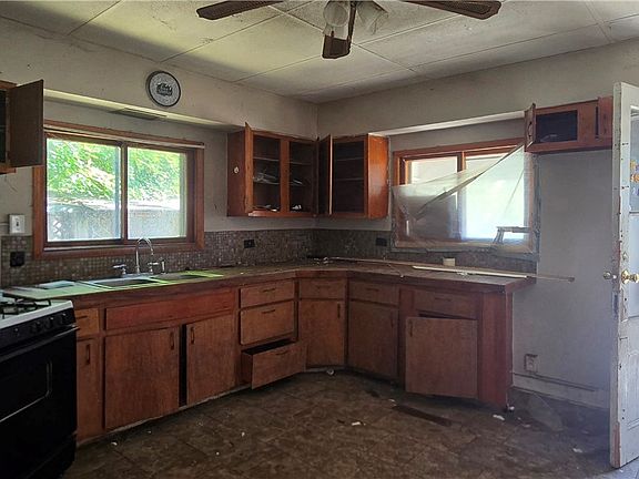 5th image of 400 Baty St