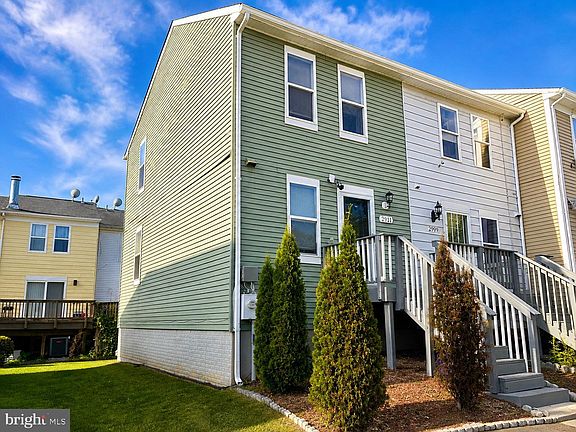 2nd image of 2911 Hickory Leaf Way