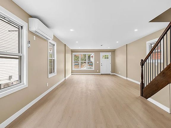 4th image of 3338 153rd St