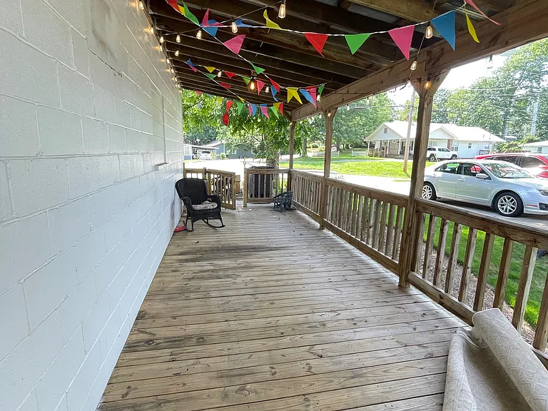 470 S Alexander St — Photo 12