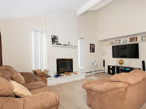 2nd image of 23 Nantucket Dr
