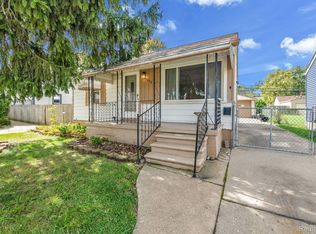 1094 8th St, Wyandotte, MI 48192
