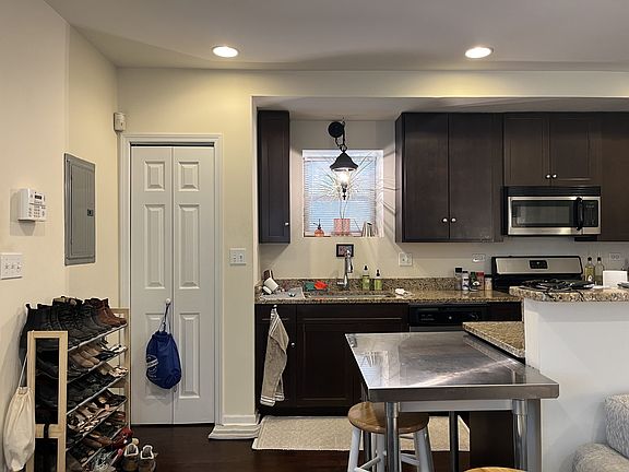 3rd image of 1244 N Cleaver St #2024667