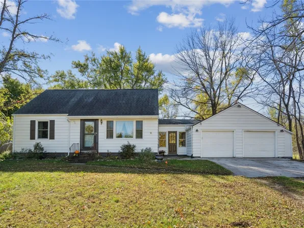 4809 McGowan Dr, Cedar Rapids, IA 52403