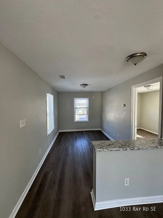 Charming 1-Bedroom Carriage House Apartment with Garage Storage — Photo 3