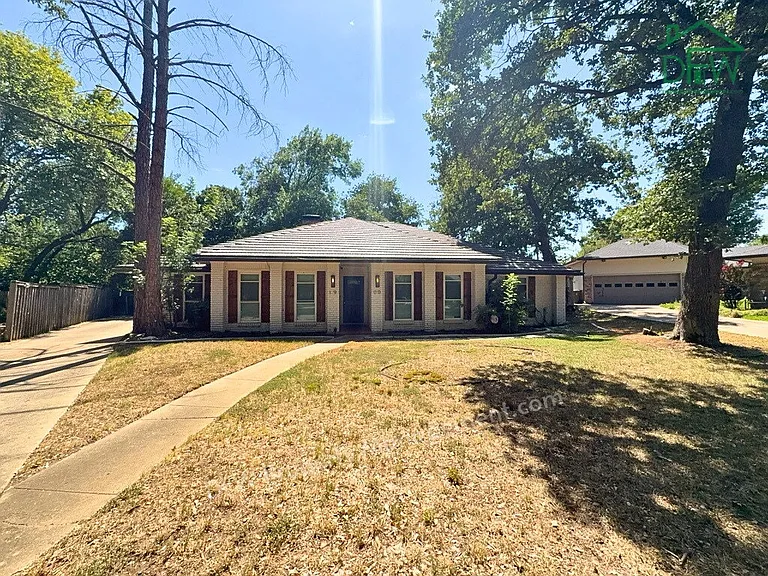 1900 Mill Run Dr — Photo 1
