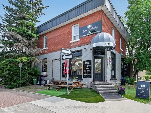 698 Cooper St, Ottawa, ON K1R 5J4