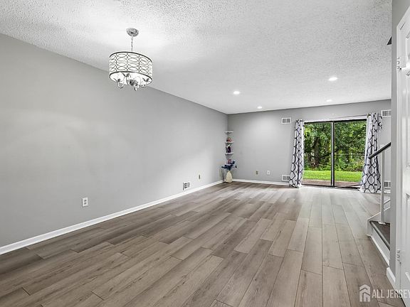 4th image of 12 Palm Ct