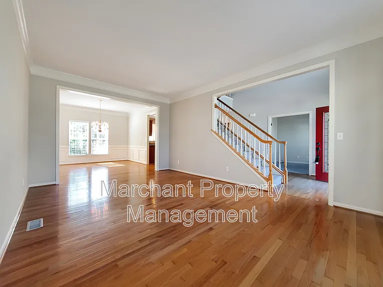 15 Silverthorn Ct — Photo 6