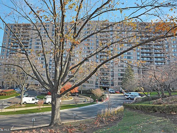 3rd image of 5500 Holmes Run Pkwy APT 203