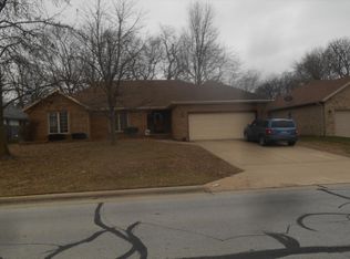 1080 E National Place Blvd, Springfield, MO 65810