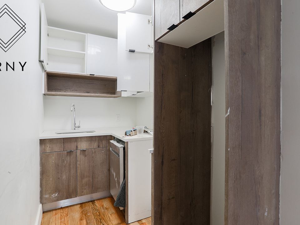 2nd image of 1603 Lincoln Pl #1B