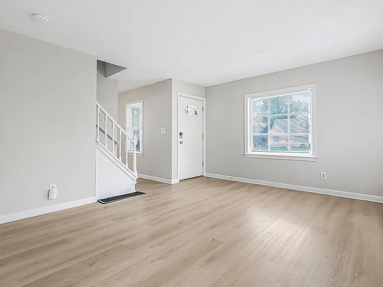 1590 Vendome Dr S — Photo 13