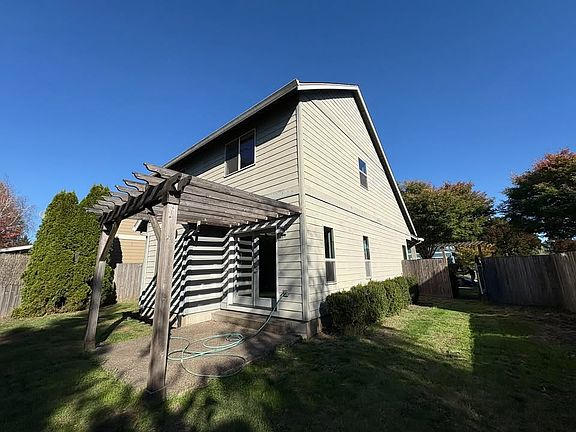 3rd image of 595 Donna Dr