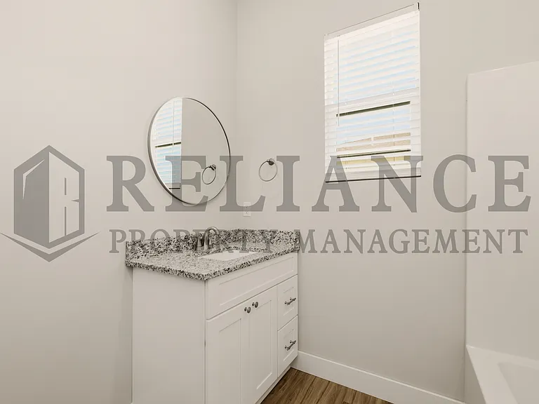 525 E Elmwood St — Photo 36
