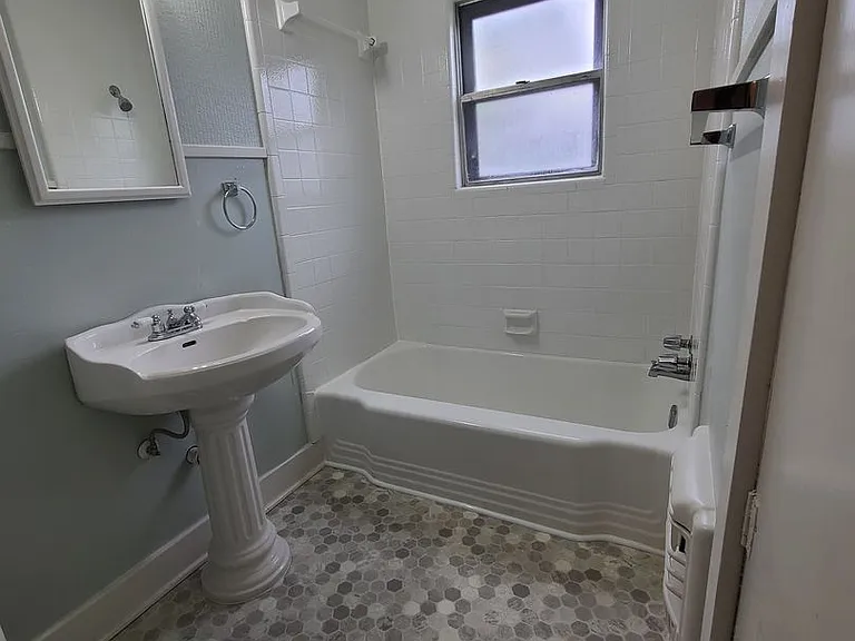 2930 S Donnybrook Ave — Photo 13
