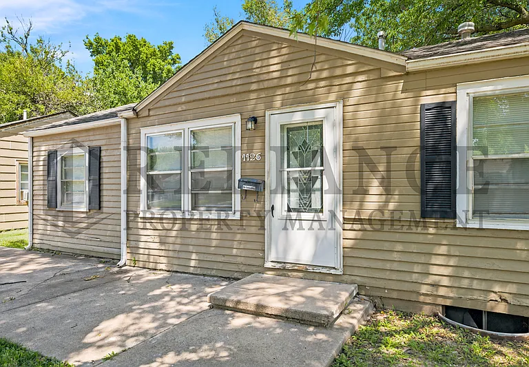 1126 S Silverdale Ct — Photo 3