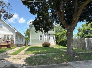 912 40th Pl, Kenosha, WI 53140