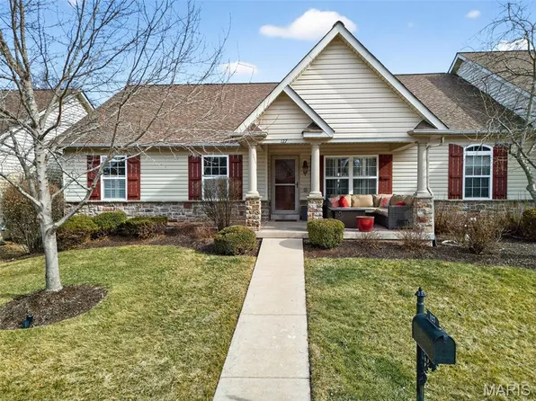 127 Scenic Pass Dr #V, Saint Peters, MO 63376