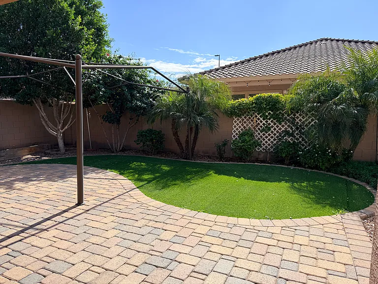 1129 E Regent Dr — Photo 18