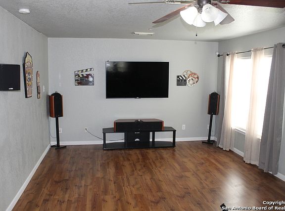 3rd image of 10566 Dugas Dr