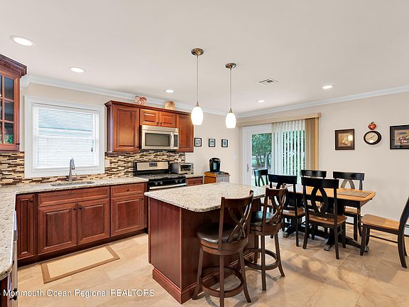 4th image of 16 Lismore Drive