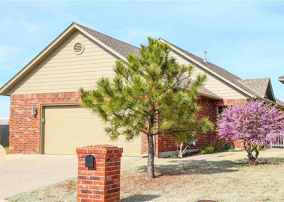 1st image of 1109 Golden Leaf Dr